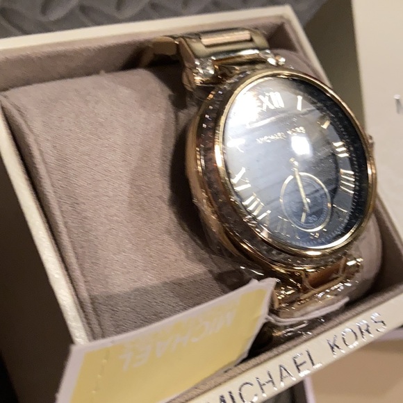 NWT Michael kors gold MK5989 watch - Picture 2 of 7